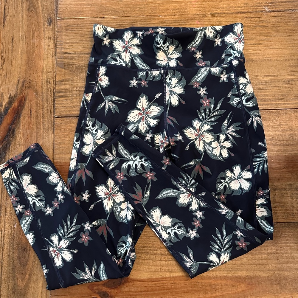 Vuori stride leggings Maui Ink size S